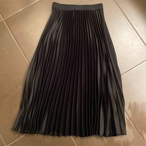 H&M pleated black midi skirt, size 2